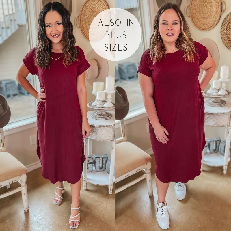 maxi dresses with floral sleeves -Last Chance Size XL | Chill Looks Short Sleeve Ribbed Midi Dress in Maroon