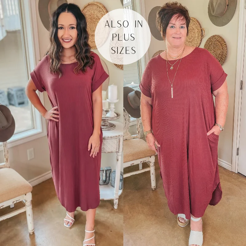 maxi dresses with bold prints -Last Chance Size XL | Chill Looks Short Sleeve Ribbed Midi Dress in Marsala